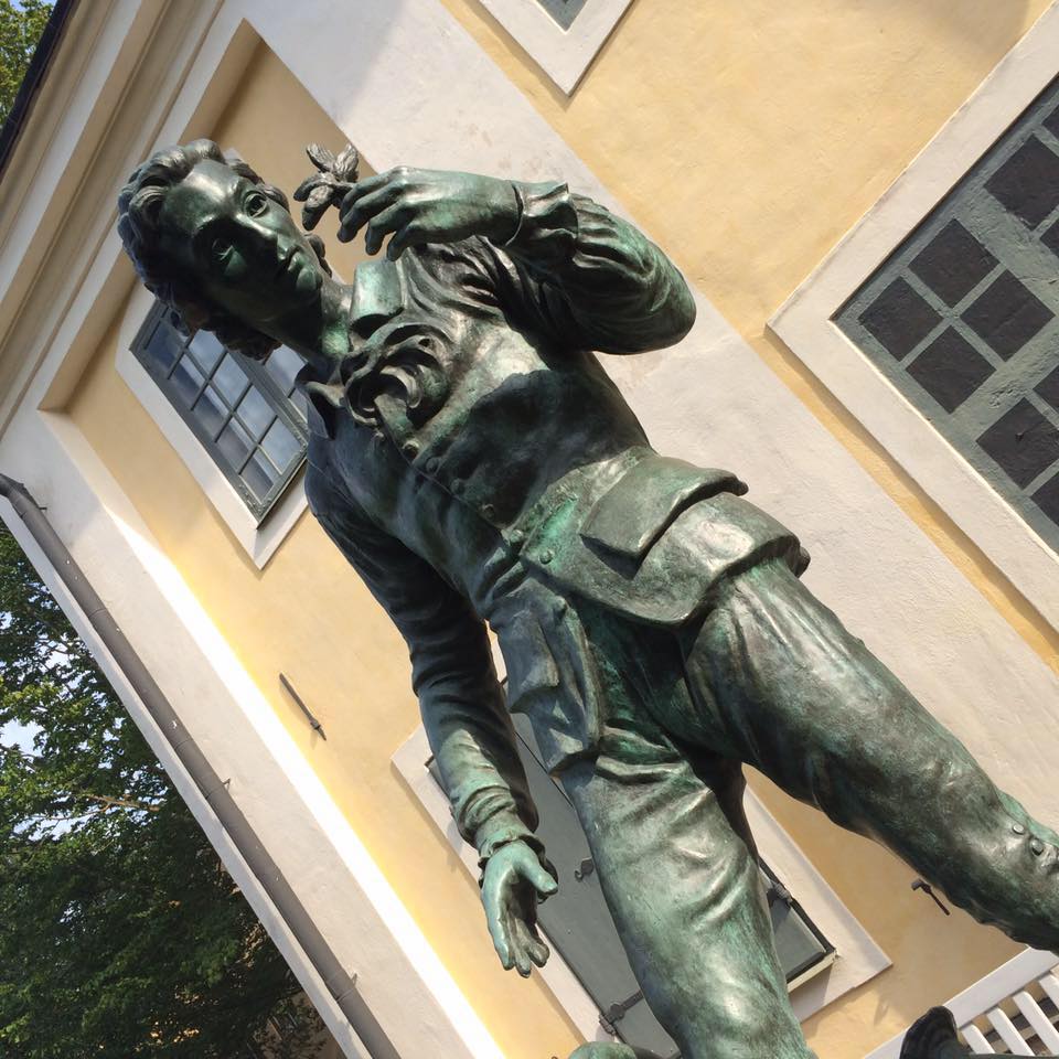 Hon som försvinner i dimman – Spöket i Linnéträdgården som kräver sin sanning