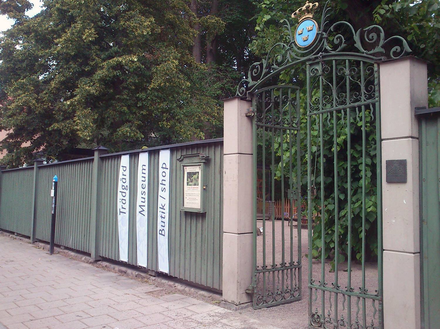 Grinden till linneträdgården i Uppsala