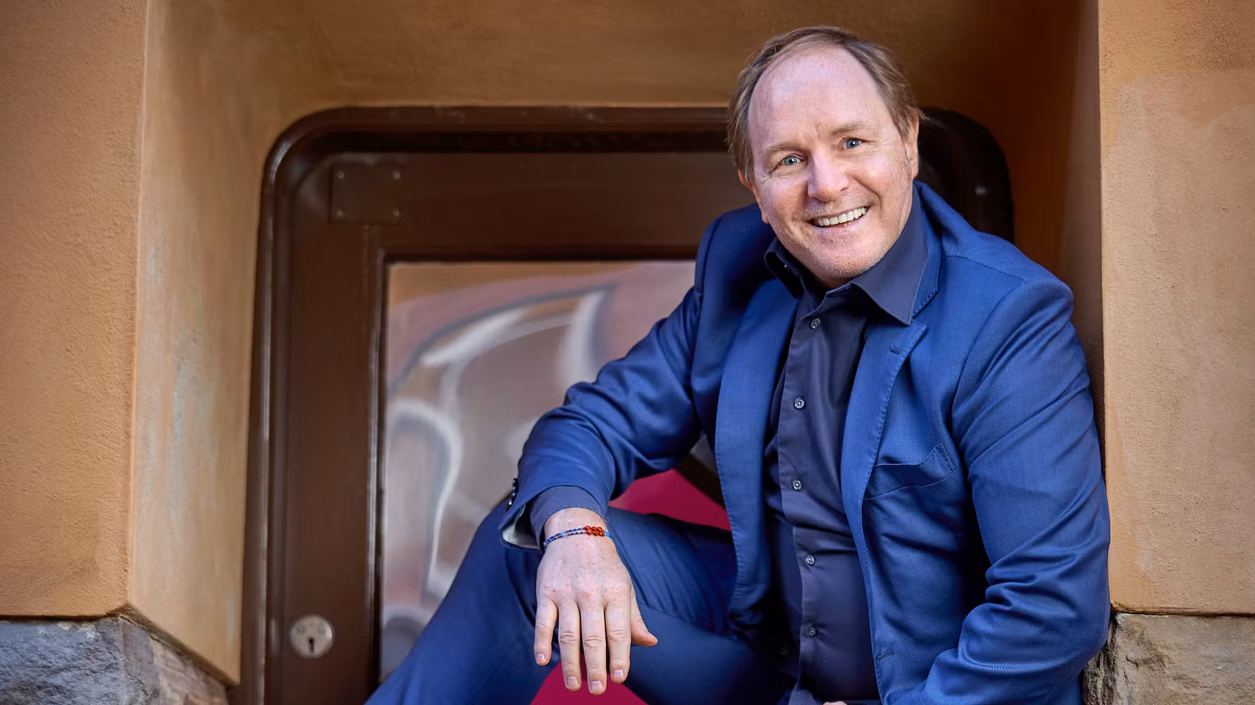 Turnépremiär för Morgan Allings nya humorshow ”Ingenting försvinner – allt finns kvar”